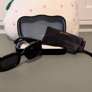 Gucci Black Sunglasses with Case And Duster And Silk Pouch